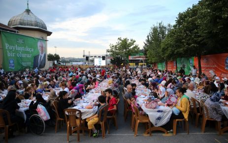 Eyüp'te Ramazan'ın bereketi ilk günden yaşanmaya başladı.