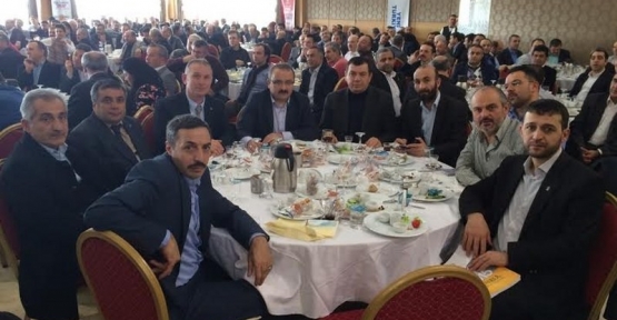 Gaziosmanpaşa AK Parti teşkilat mensupları seçim çalışmaları nedeniyle sahaya indi.
