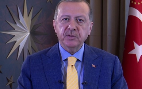 Cumhurbaşkanı Erdoğan, milletin ve İslam dünyasının bayramını tebrik ederek, “Ramazan