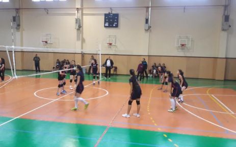 Gaziosmanpaşa temsilcisi Şafak Koleci,İstanbul liseler arası voleybol yarışmasında tur atladı.

