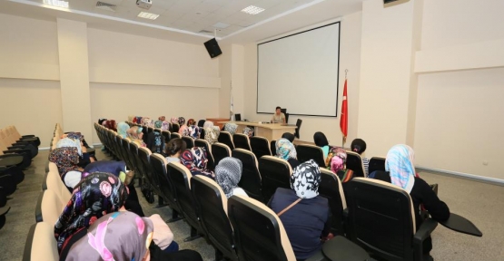 Sultangazi Belediyesinin "Bilinçli Anne Sağlıklı Nesil" projesinin sürdürüldüğü açıklandı.