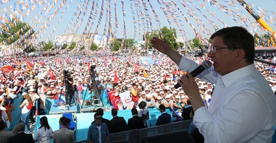 Başbakan Ahmet Davutoğlu partisinin Sakarya mitinginde konuştu.