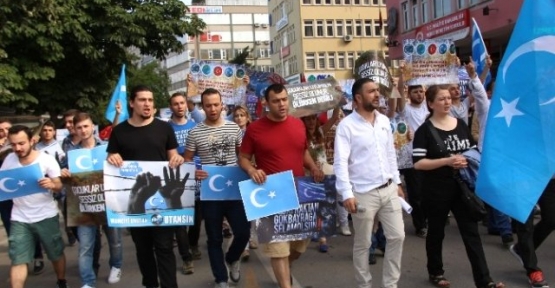 Samsun’da sosyal medya üzerinden örgütlenen bir grup vatandaş, Çin’in Uygur