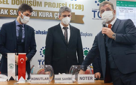 Gaziosmanpaşa'da yapımı tamamlanan 796 konutluk Sarıgöl Mahallesi Kentsel Dönüşüm Projesi'nde