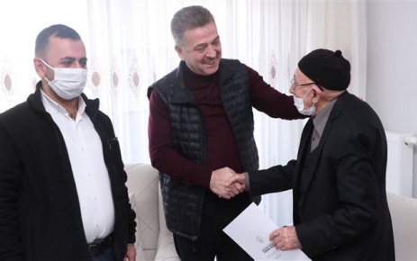 Gaziosmanpaşa'da yapımı tamamlanan Sarıgöl Mahallesi 12B Kentsel Dönüşüm Projesi'nde tapuları,