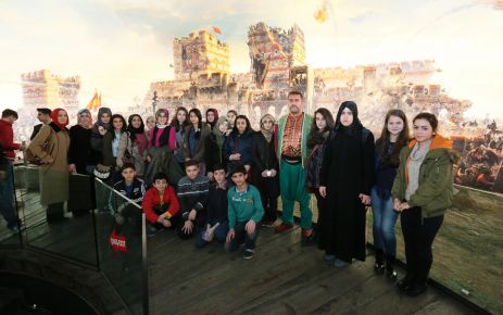 Sultangazi Belediyesi’nin hayata geçirdiği Sultangazi Eğitime Destek Akademisi (SEDA) öğrencilerine