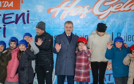 Gaziosmanpaşa Belediyesi, buz pateni keyfini ilçeye taşıdı. 5 adet pet