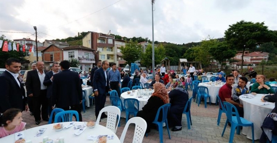  Arnavutköy Belediyesi, sokak iftarlarında binlerce mahalle sakinini ağırlamaya devam