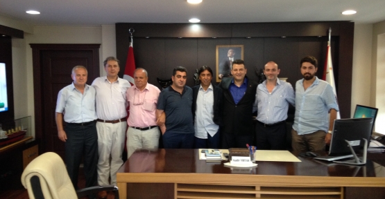 Gaziosmanpaşaspor Kulüp Yöneticileri,Gaziosmanpaşa Emniyet Müdürlüğüne atanan Kadir Yırtar'ı makamında ziyaret