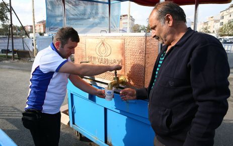 Sultangazi Belediye Başkanı Cahit Altunay,Bayramda da  ev ziyaretlerinde bulundu.