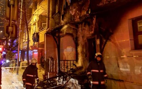 Sultangazi'de bir derneğe ait öğrenci yurdunda kundaklama sonucu çıktığı iddia