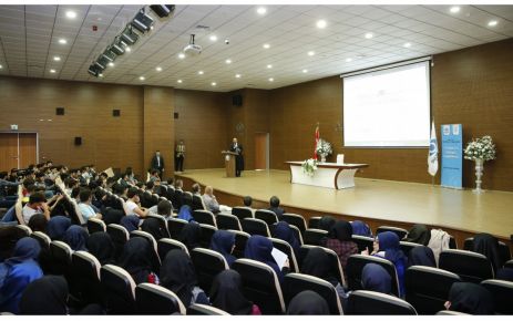Sultangazi Gençlik Meclisi, üniversite bölümlerini öğrencilere tanıtarak meslek seçimlerini bilinçli