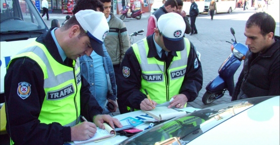 Sürücülerin ceza almaması  için trafik kurallarına uymaları hatırlatıldı.