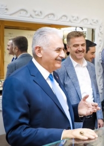 AK Parti İstanbul adayı Binali Yıldırım, gençlere, ailelere destek olacak