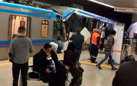 Topçular istasyonunda tramvayların çarpışması sonucu makinist ve 13 yolcu hafif