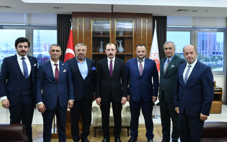 Trabzon Dernekleri Federasyonu Başkanı İsmail Şatıroğlu ve yönetim kurulu üyeleri,
