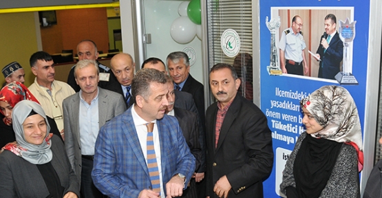 Gaziosmanpaşa Belediye Başkanı Hasan Tahsin Usta, yeni yerinde hizmet vermeye
