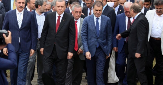 Cumhurbaşkanı Recep Tayyip Erdoğan’ın da katıldığı Eyüp Sultan Türbesi açıldı.