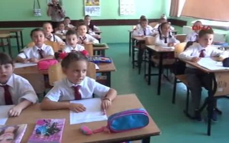 Türk askeri, Kosovalı 2 bin öğrenciye okul çantası ve kırtasiye