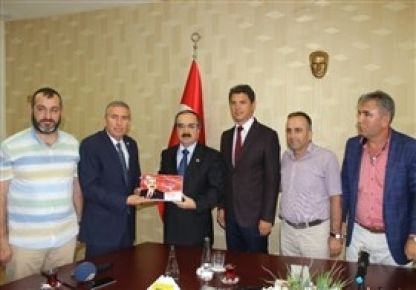 Darbecilere meydan okuyan Sakarya Valisi Hüseyin Avni Coş’a, Türk Milletinin