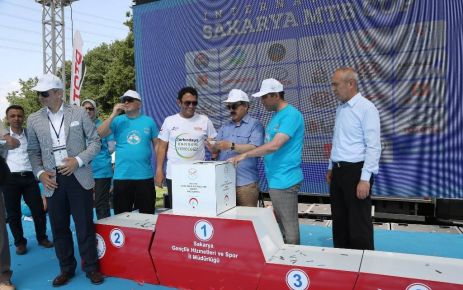 Uluslararası pisiklet kupa yarışması Sakarya’da yapıldı Sakarya Valisi Hüseyin Avni Coş'un katılımlarıyla Uluslararası Sakarya Dağ Bisiklet