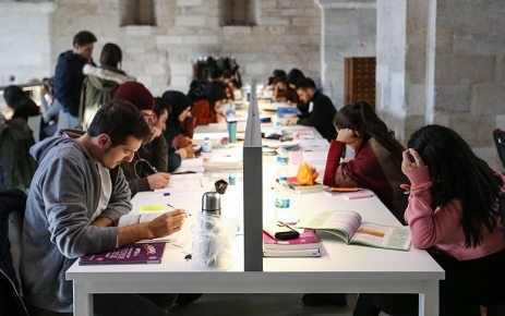 AK Parti Grup Başkanvekili Akbaşoğlu, çeşitli nedenlerle eğitim-öğretim hakkı sona