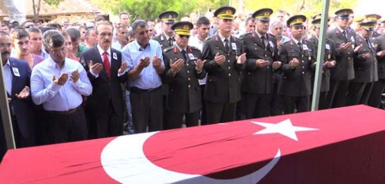 Uşak Valisi Seddar Yavuz,"Uşaklılar olarak hem şehidimiz Merhum Emin Daşçı'yı