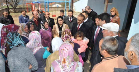 Uşak Valisi Seddar Yavuz"Uşak ilimize ve halkımıza hizmetlerimiz devam edecek"dedi.

