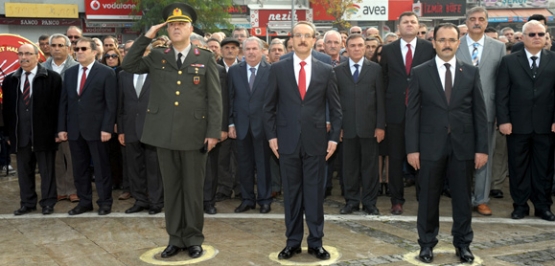 Uşak'ta 10 Kasım coşkuyla kutlandı.