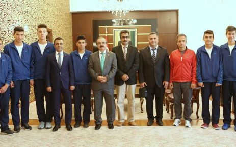 Sakarya Valisi Hüseyin Avni  Coş, "Öğrencilerimizin Başarıları Bizleri Gururlandırıyor."dedi.
