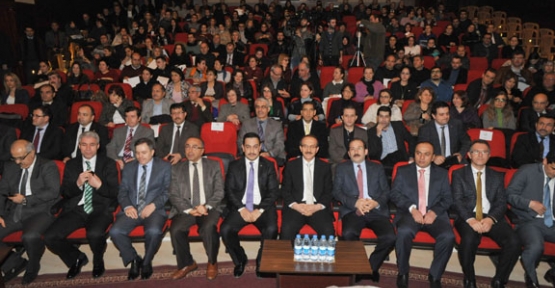 Vali Seddar Yavuz "Sağlıklı bir toplum için bilinçli ilaç kullanalım"dedi.