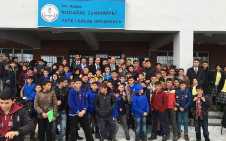 Muş Valisi Seddar Yavuz, Kızılağaç Beldesini ziyaret ziyaret etti.