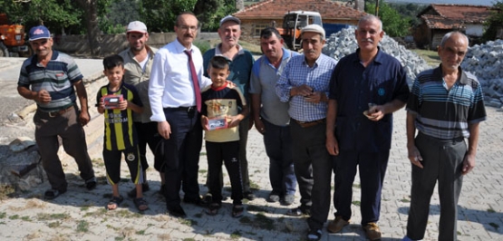 Uşak Valisi Seddar Yavuz, Milletvekili Mehmet Altay ile birlikte Eynehan