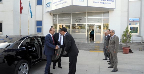 Uşak Valisi Seddar Yavuz,kurumların uyumlu çalışması için denetimlerini sürdürdü.