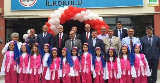  Sakarya Valisi Hüseyin Avni Coş,Arifiye Bekir Sıtkı Durgun İlkokulunda
