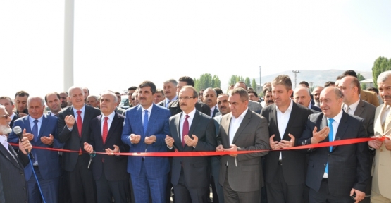 MUŞ VALİSİ SEDDAR YAVUZ YAPIMI TAMAMLANAN HAYVAN PAZARINI HİZMETE AÇTI.
