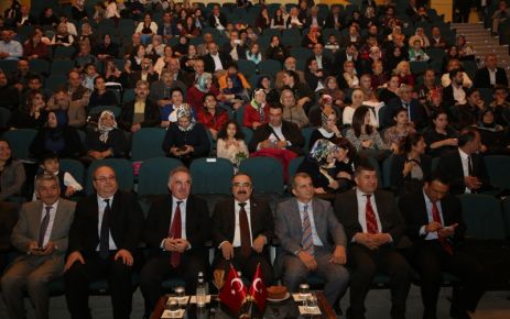 Sakarya Valisi Hüseyin Avni COŞ, Tıp Fakültesi Öğrencilerini Tebrik Etti.
