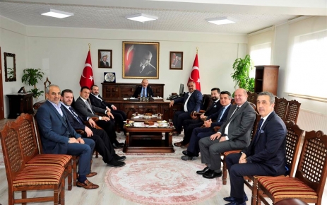 Vali Yaşar Karadeniz’e ziyaretler sürüyor Kastamonu Valisi Yaşar Karadeniz'i makamında, Sebahattin Can, Sabri Üründü, Emre