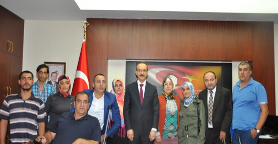 MUŞ VALİSİ SEDDAR YAVUZ'U, MUŞ BEDENSEL ENGELLİLER DERNEĞİ ÜYELERİ 
