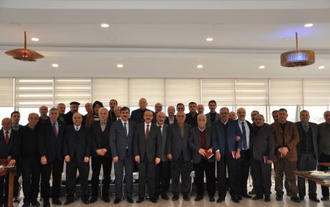 Muş Valisi Seddar Yavuz,  Belediye Başkanlığının düzenlediği  Ekonomi