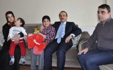 Muş Valisi  Seddar Yavuz,Muşlu hasta yakınını kabul ederek “Öncelikle