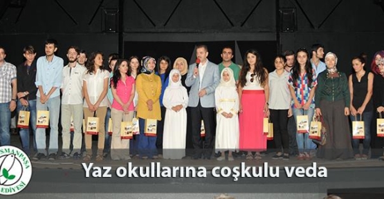 Gaziosmanpaşa Belediye Başkanı Hasan Tahsin Usta,yaz okulları kapanış törenine katıldı.