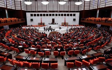 Başbakan Ahmet Davutoğlu’nun imzası ile iş kanunu yasa tasarısı Meclis