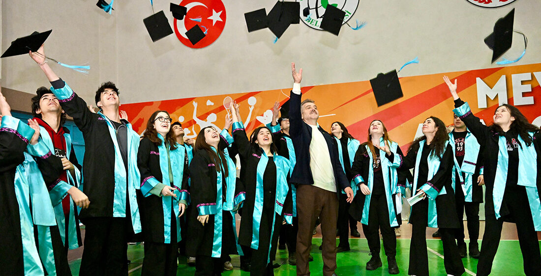 Gaziosmanpaşa Belediyesi, “Mezuniyet Hatırası Albümü ve Eğitim Desteği” projesi kapsamında