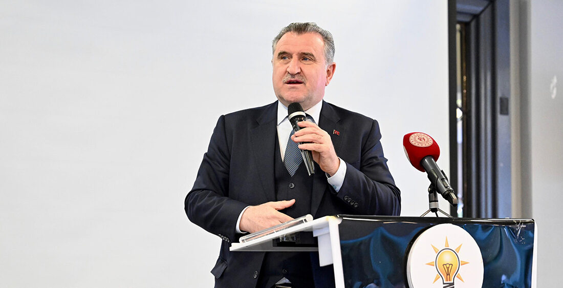 Gençlik ve Spor Bakanı Osman Aşkın Bak, Gaziosmanpaşa'daki spor kulüplerinin