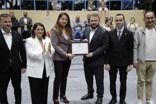 Arnavutköy Belediye Başkanı seçilen Mustafa Candaroğlu mazbatasını alarak göreve başladı.