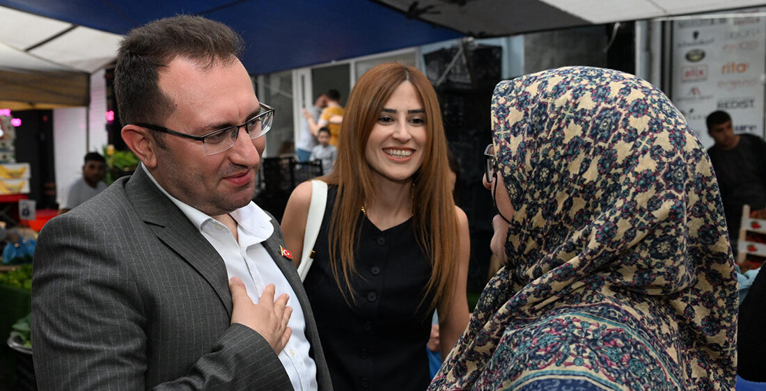 Gaziosmanpaşa Belediye Başkanı Hakan Bahçetepe, Bağlarbaşı Mahallesi Çarşamba Pazarı'nı ziyaret