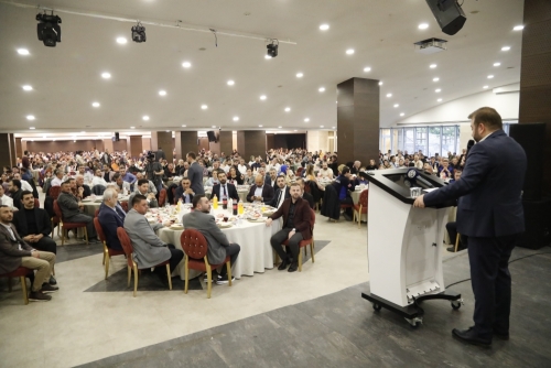 Arnavutköy Belediye Başkanı Mustafa Candaroğlu, belediye personelleriyle buluşarak birlik ve