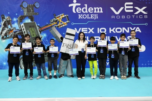 Arnavutköy Belediyesi Bilişim Akademisi öğrencileri, VEX Robotics Konya Turnuvası'ndan Enerji