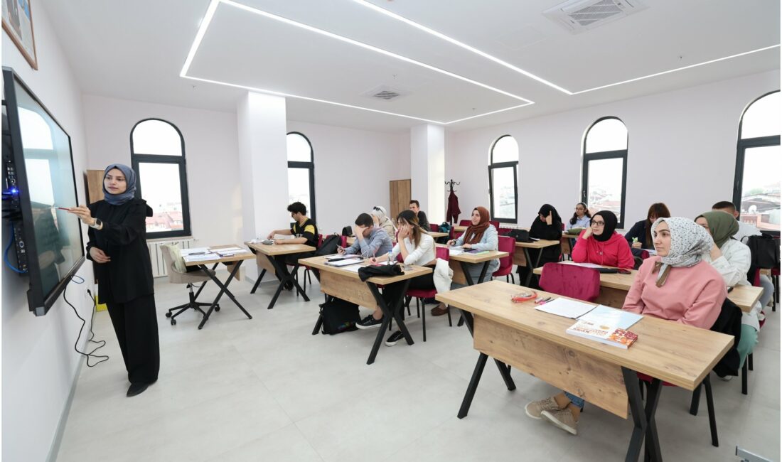 Sultangazi Belediyesi’nin düzenlediği önlisans ve ortaöğretim KPSS hazırlık kursları başladı.